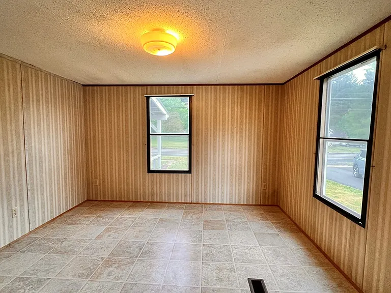 234 N Williamson Rd — Photo 9