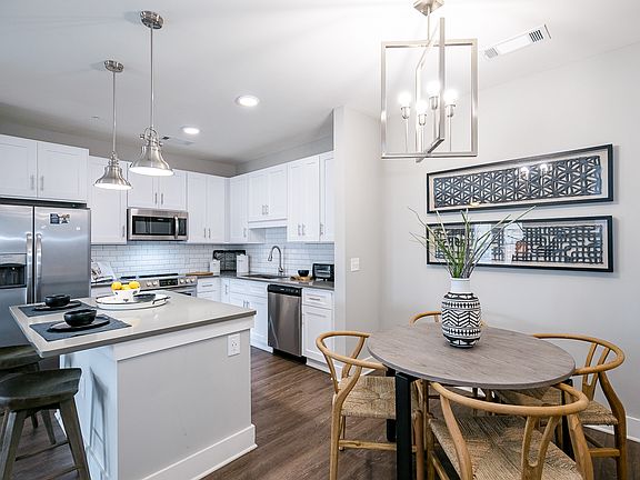 3rd image of 1475 Chatham Pkwy #8307