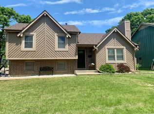 5818 SW 17th St, Topeka, KS 66604