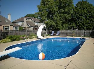 1533 N Vest Dr, Naperville, IL 60563