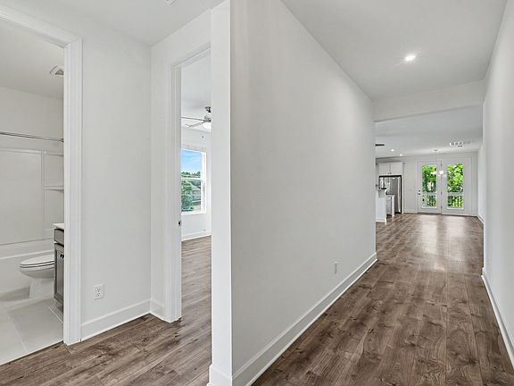 4th image of 3199 Charles Park Dr