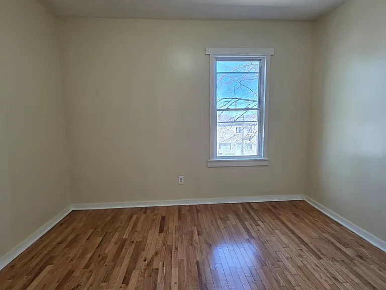 33 Dickerman St #4A — Photo 5