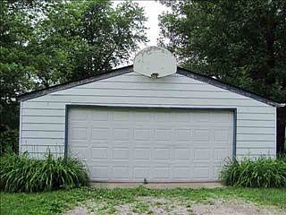 3rd image of 202 S Vandalia St