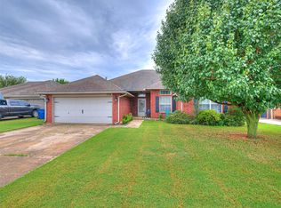 736 E Pointe Court Ln, Mustang, OK 73064