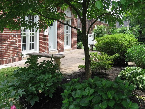 2nd image of 907 Morgan Ave