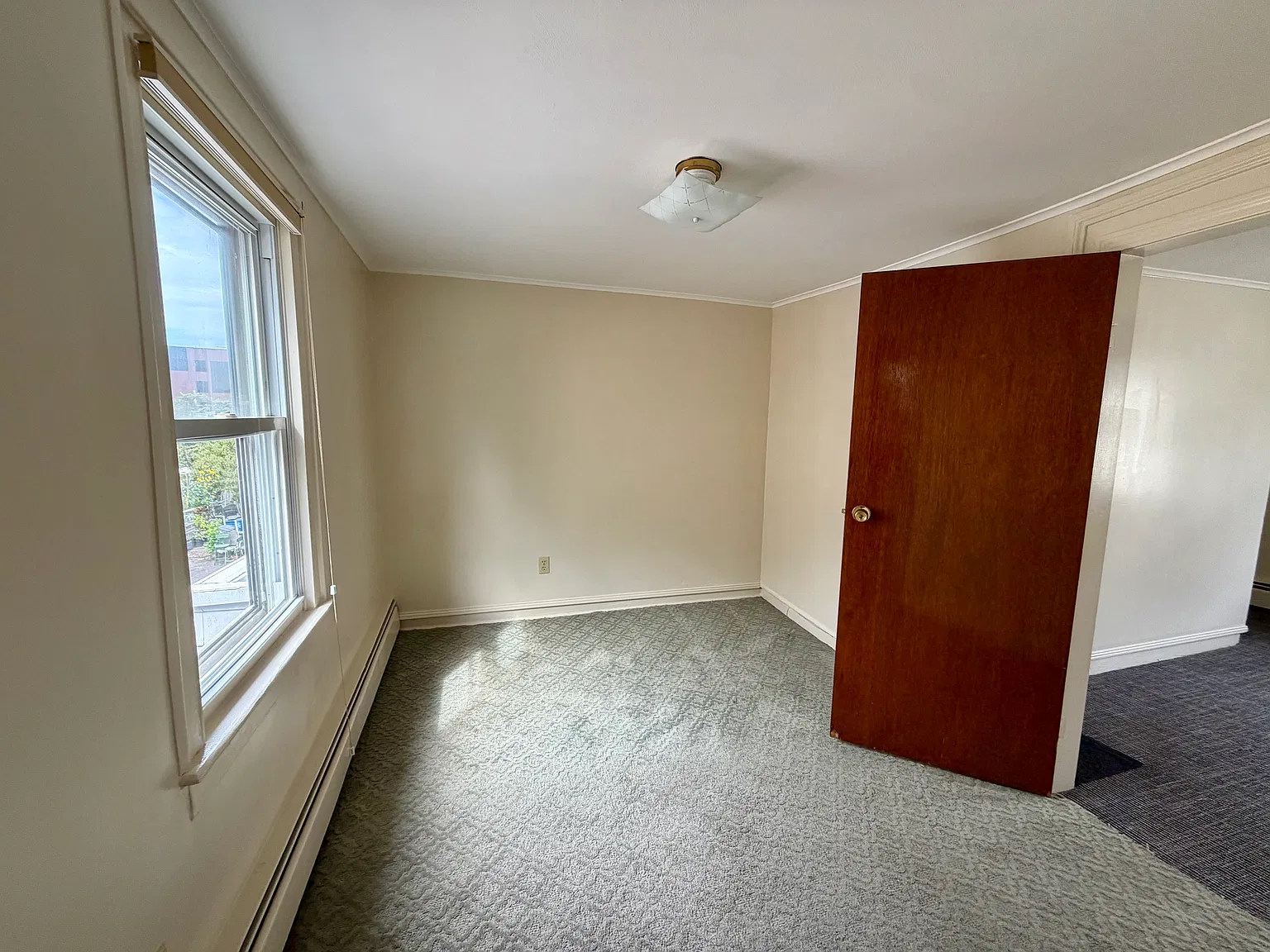 3 bed, 1000 sqft, $1,800 — Photo 4