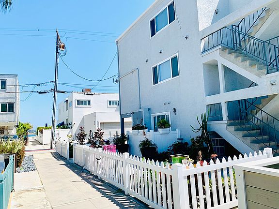 2nd image of 825 Niantic Ct #6