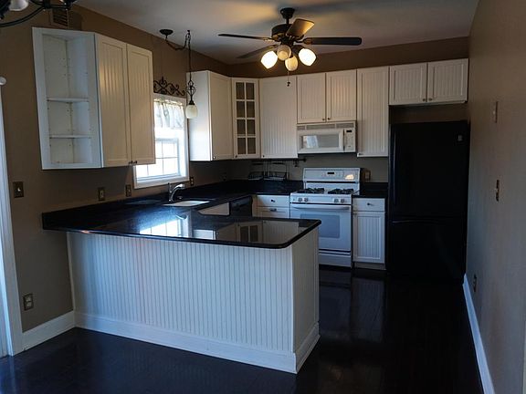 Modern Kitchen with Granite