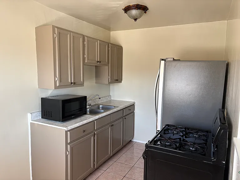 5506 W Adams Blvd #4 — Photo 4