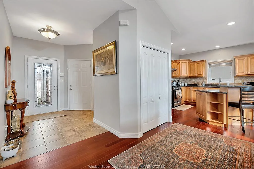 8 bed, $2,990 — Photo 3