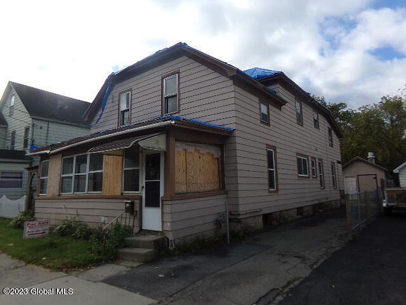 3rd image of 32 Carmichael Street