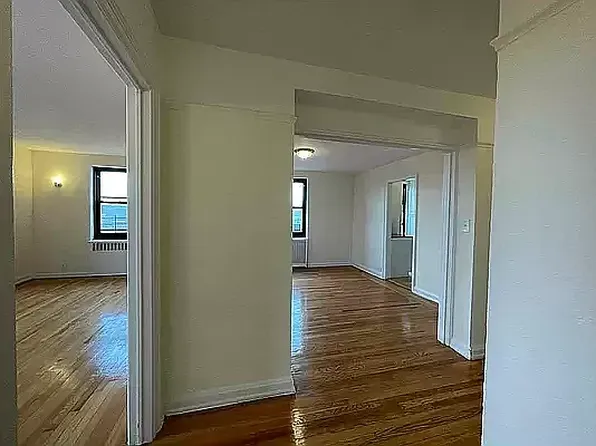 2728 Henry Hudson Parkway image 14 of 15