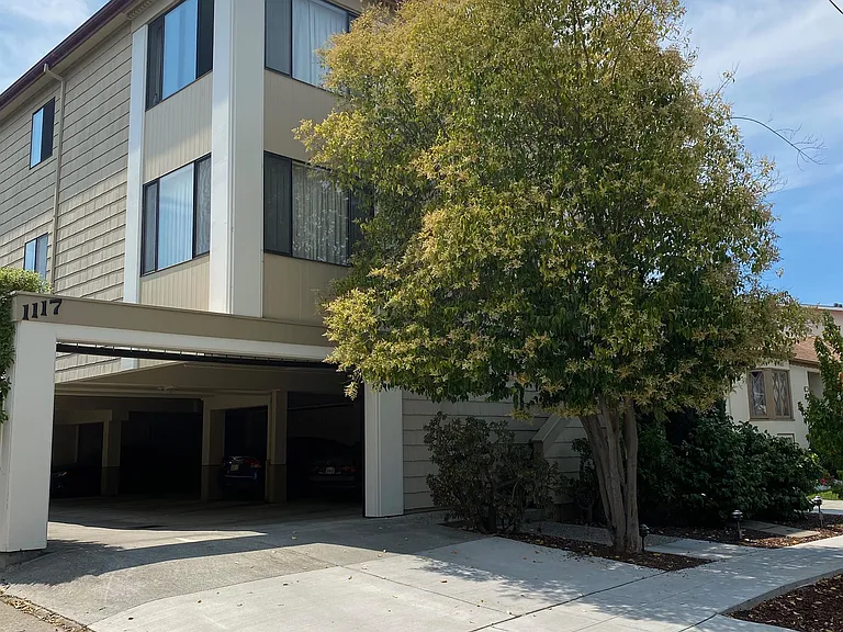1117 Laguna Ave #5 — Photo 34