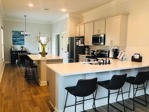 4th image of 264 Lake Pride Dr