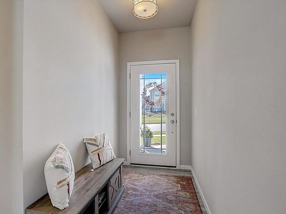 4th image of 464 Blackburn Bay