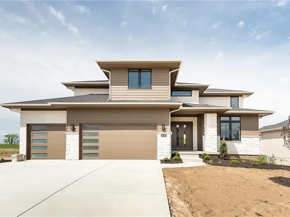 18461 Mohawk Ln, Stilwell, KS 66085