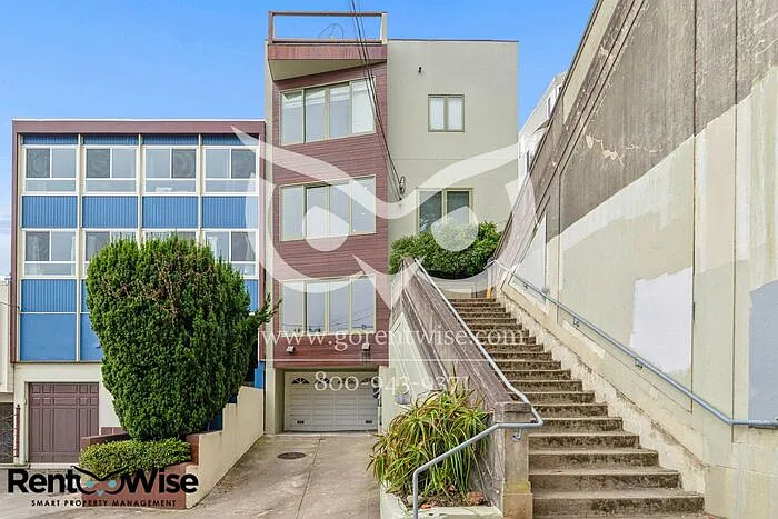 727 Moraga St — Photo 2