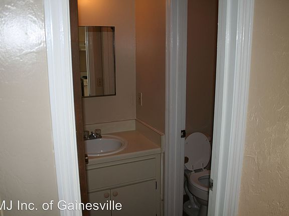 5th image of 2415 NW 64th Pl
