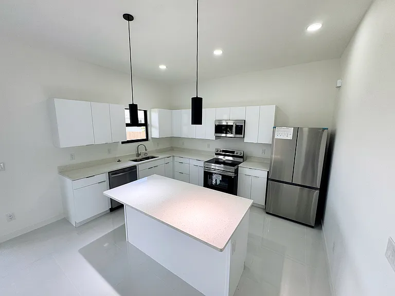 4206 NW 32nd Ln — Photo 3