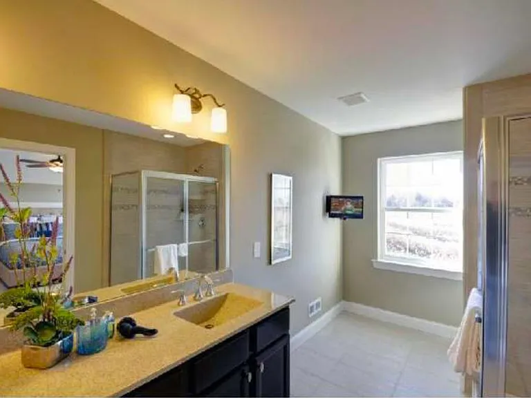 115 Aubrey Ln — Photo 10