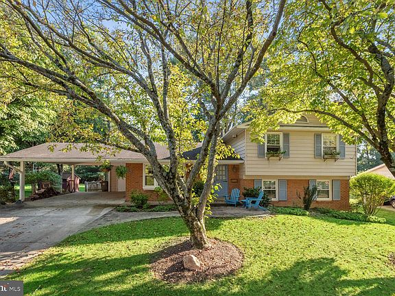 2nd image of 13 Marcus Ct
