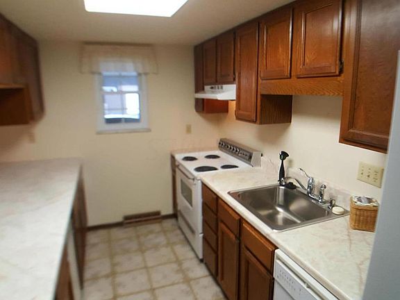3rd image of 1683 Saint Albans Ct