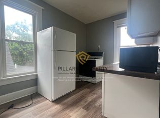 Upstairs Apartment Near Downtown Awaits! 2 Bedroom/1 Bathroom Apartment Available NOW!, Indianapolis, IN 46201