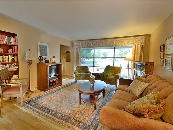 3rd image of 2724 Augusta Ln