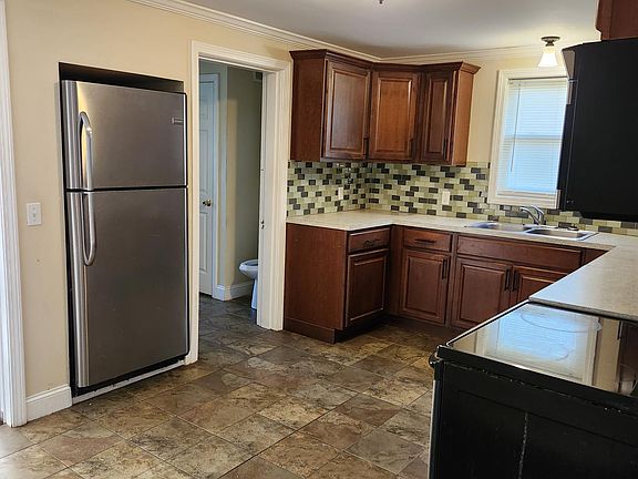 More Kitchen pictures