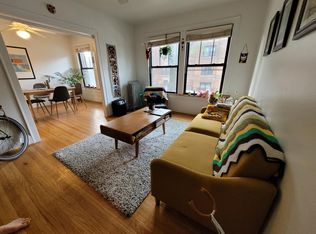 929 W Oakdale Ave, Chicago, IL 60657