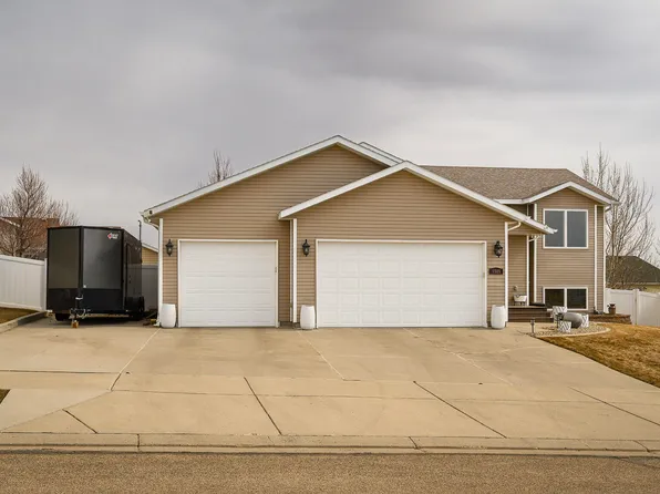 5505 Yukon Dr, Bismarck, ND 58503