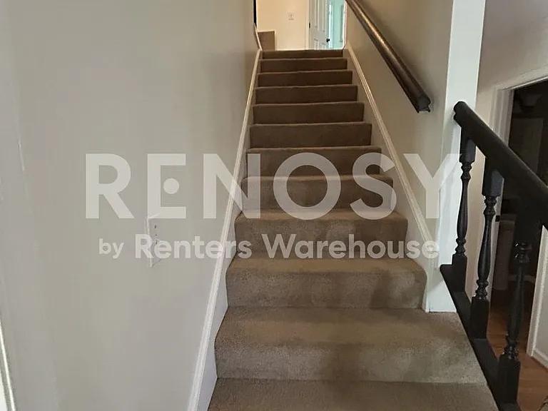 2501 Crestwood Cir — Photo 8