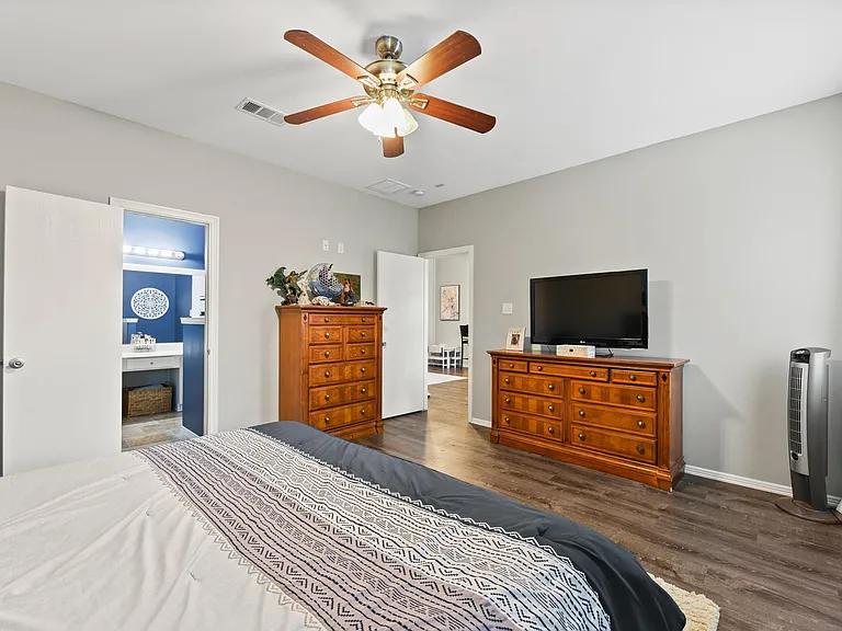 32018 Anne Ln — Photo 10