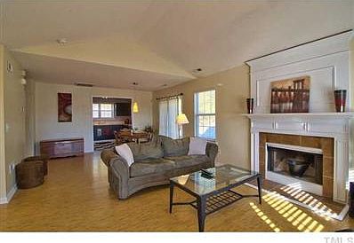 4th image of 3801 Northlake Dr