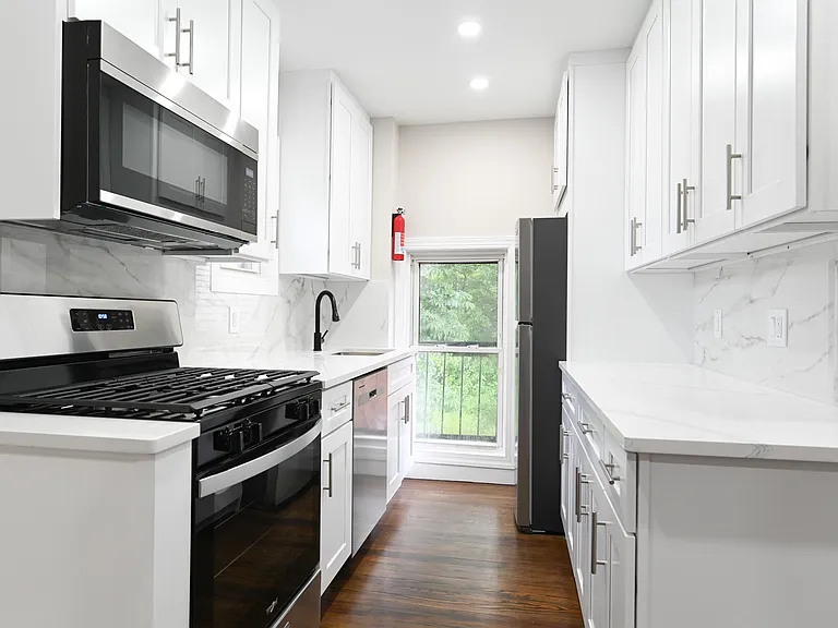 285 Orchard Ter #C3 — Photo 3