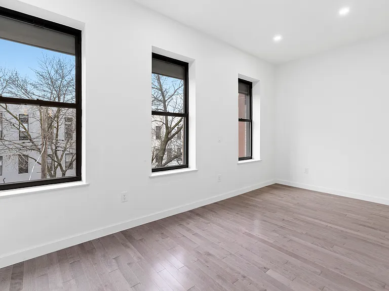 364 Menahan St #2 — Photo 3