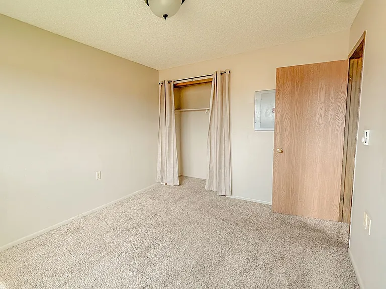 408 E Dawn St — Photo 7