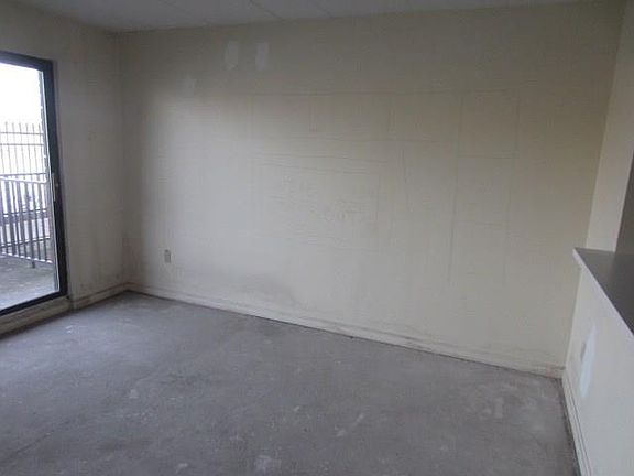 5th image of 10839 Seaview Ave APT 32A