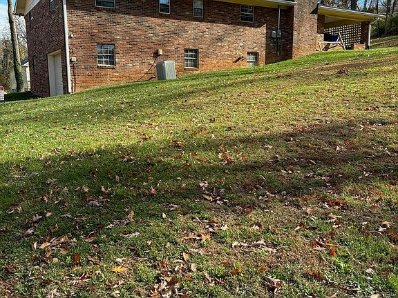 3rd image of 1323 Prado Dr