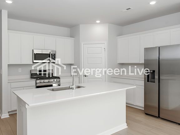 5th image of 312 Pond Spring Dr