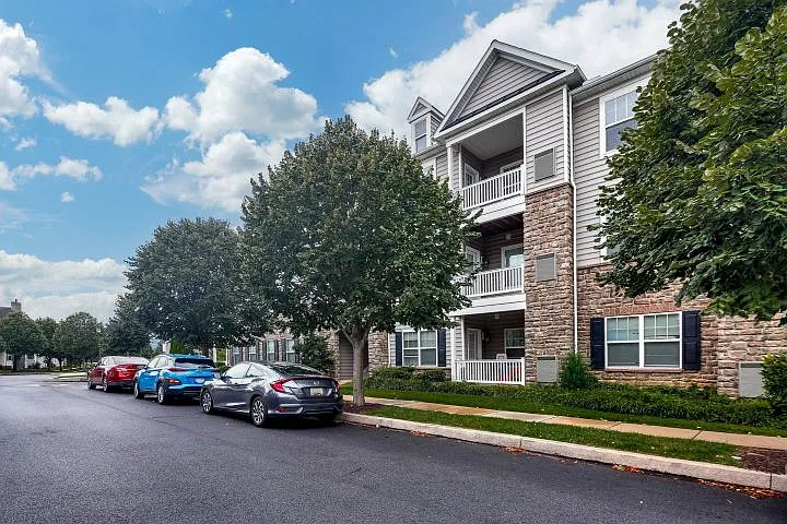 The Villas of Castleton Apartments — Photo 3