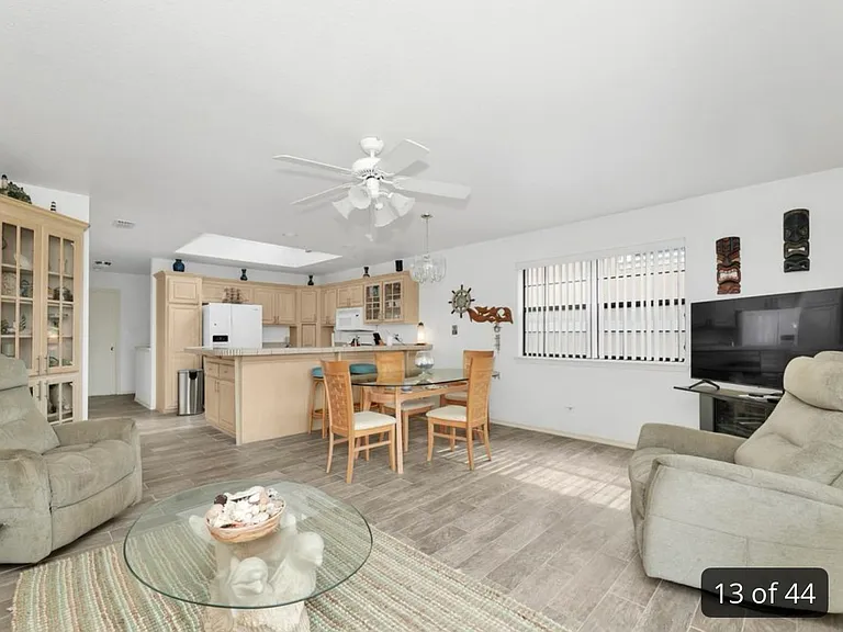 104 W Capricorn Dr #B — Photo 3