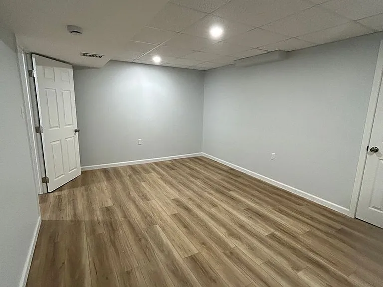 506 Crescent Boulevard Ext — Photo 54