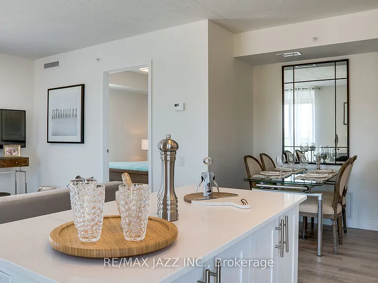 100 Bond St E #1205 — Photo 8