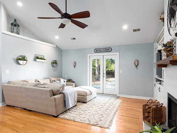 5th image of 500 Oak Park Dr