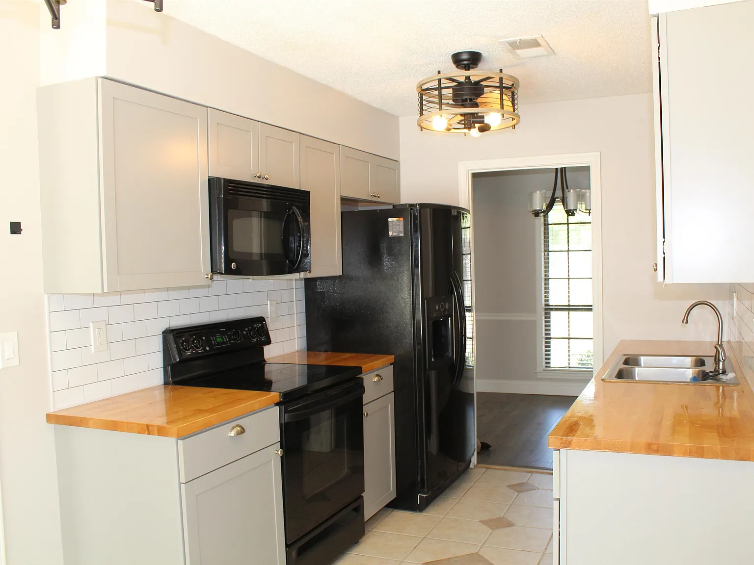 3 bed, 2.0 bath, 1545 sqft, $2,100 — Photo 4