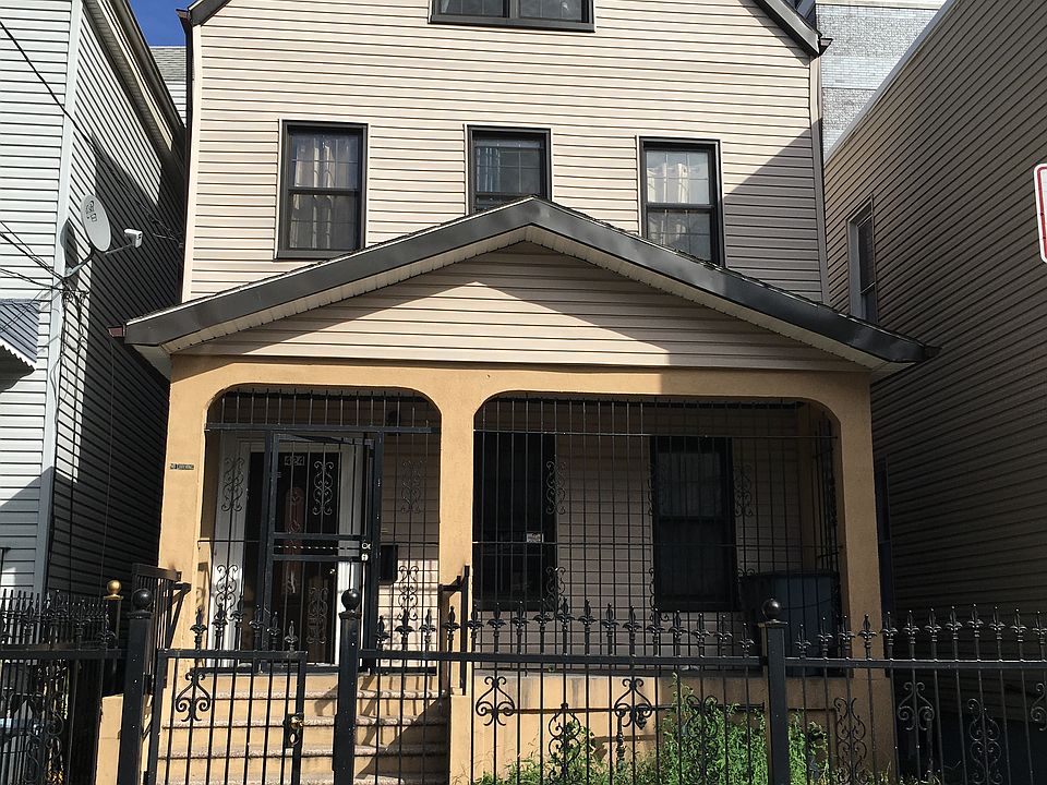 1st image of 424 Bronx Park Ave