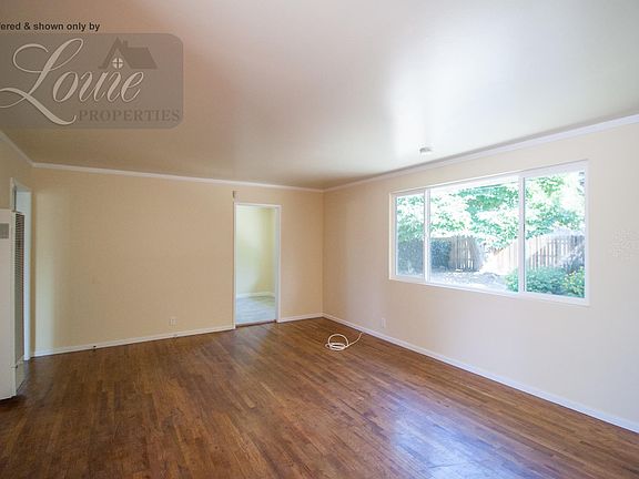 3rd image of 1919 W Adams Dr