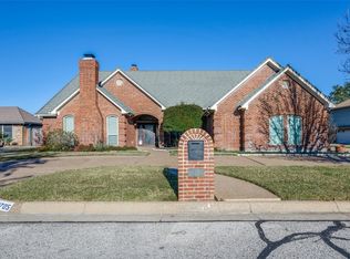 2705 Ridge Top Ln, Arlington, TX 76006
