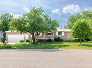 196 Hillcrest Ave, Spicer, MN 56288